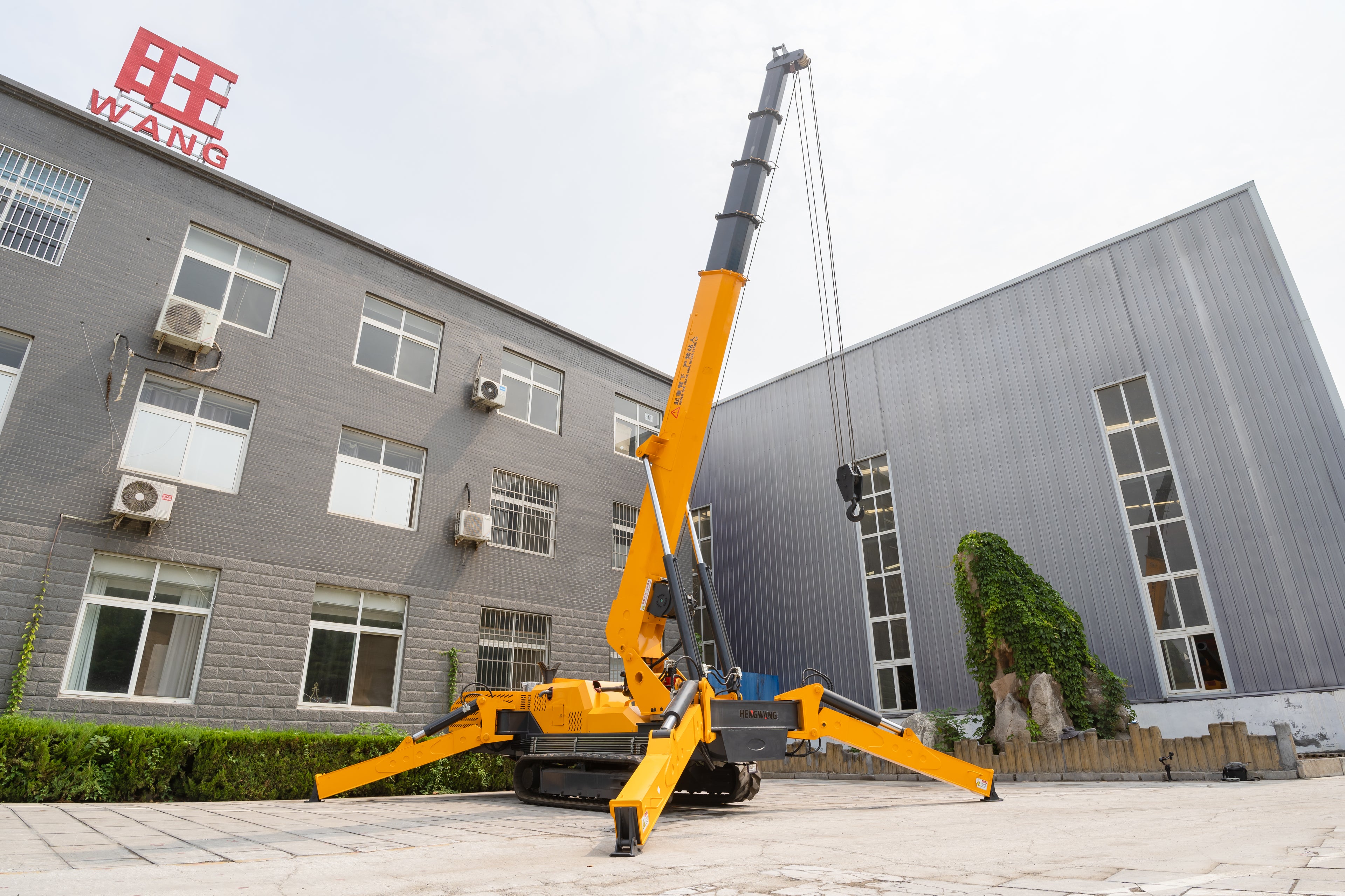 HW1000 Spider Crane. Please contact customer service for pricing details.