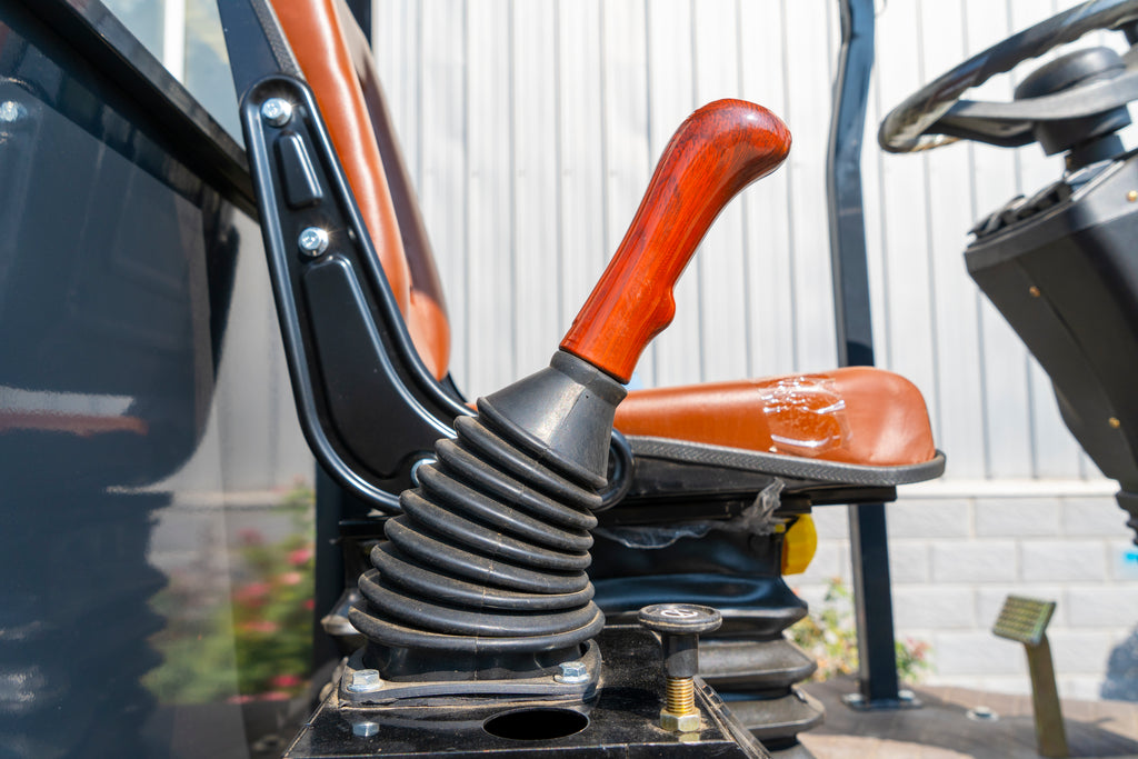 HW-3T wheeled tipper truck. Please contact customer service for pricing details.