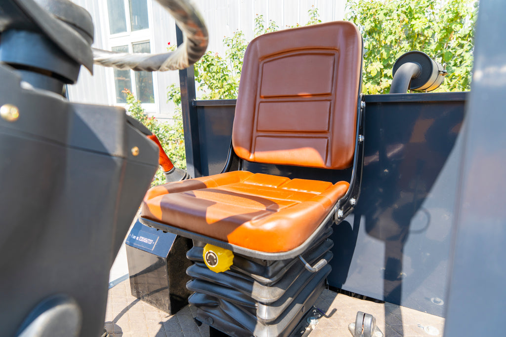 HW-3T wheeled tipper truck. Please contact customer service for pricing details.