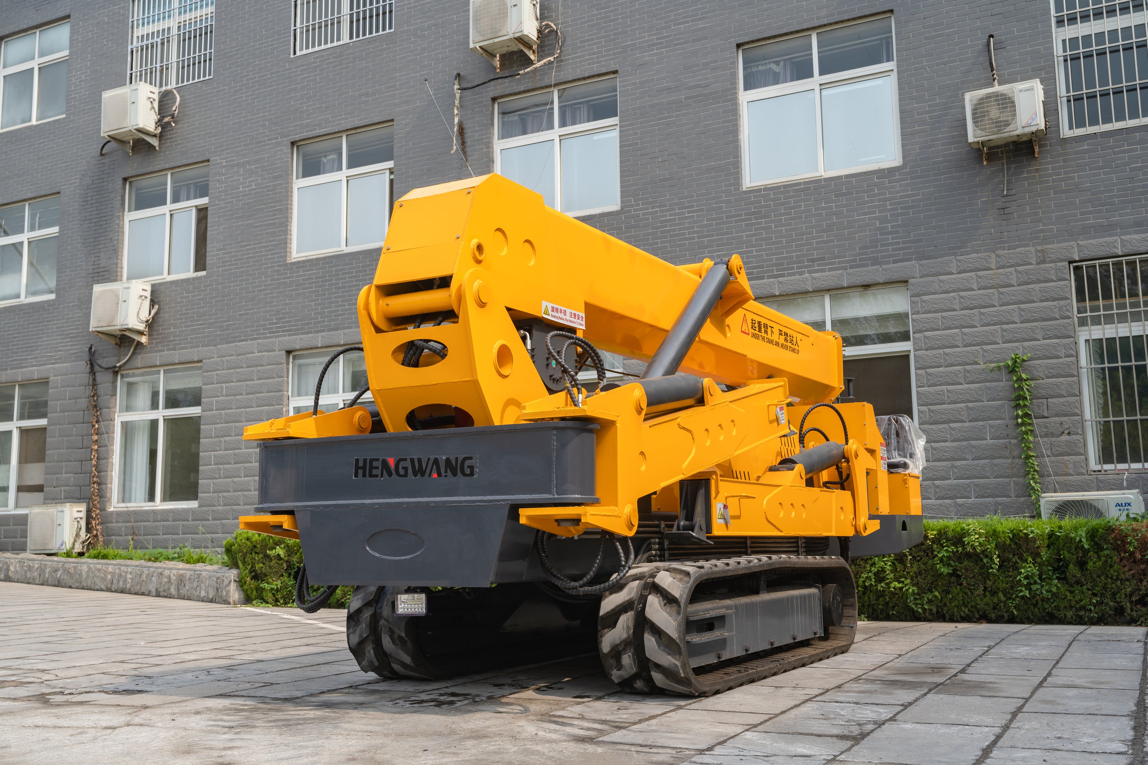 HW1000 Spider Crane. Please contact customer service for pricing details.
