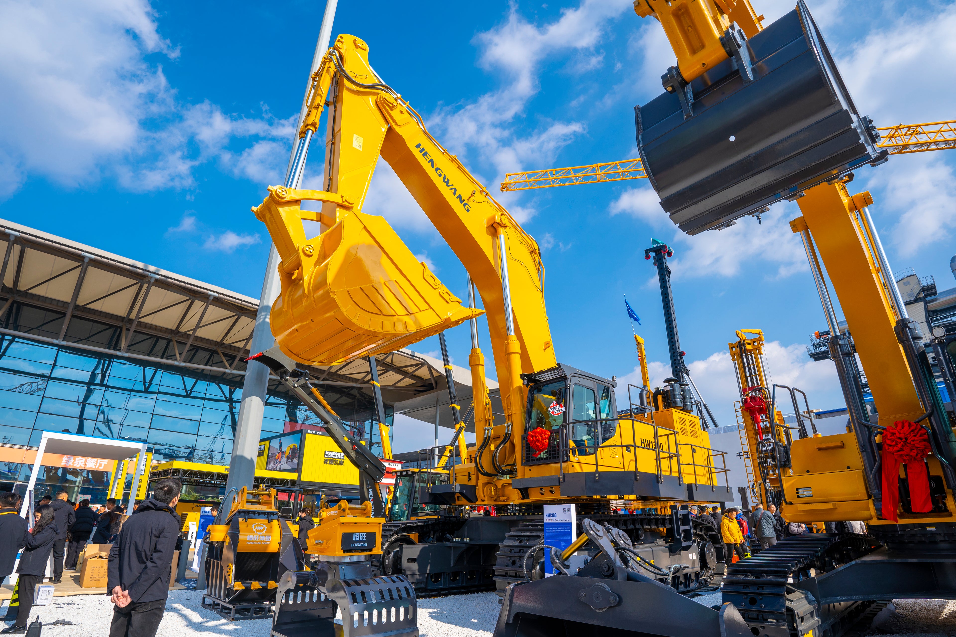 HW1300D large excavator. Please contact customer service for pricing details.